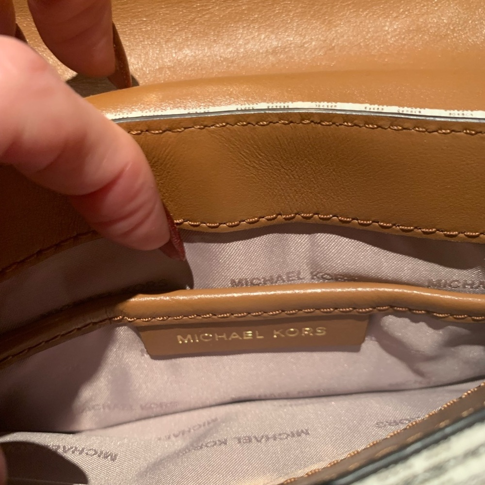 🎈MICHAEL KORS CROSSBODY HANDBAG🎈NWOT EXCELLENT CONDITION! NEVER USED! - Picture 5 of 13